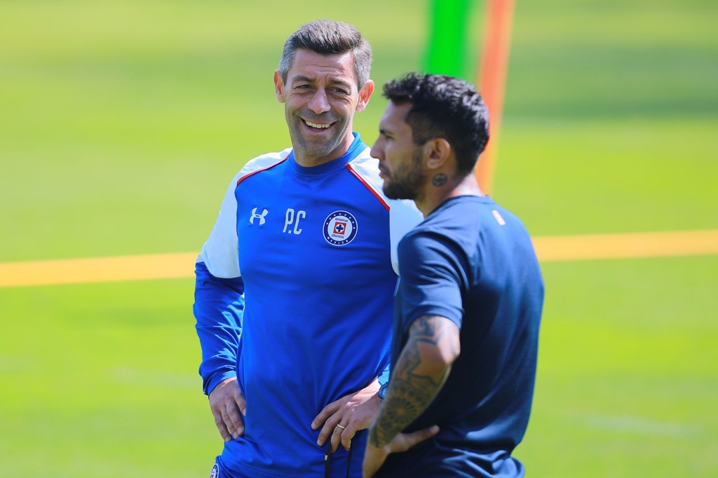Caixinha en un entrenamiento con Cruz Azul
