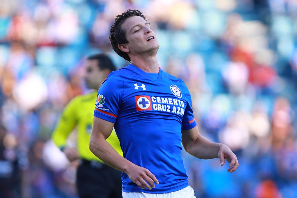 Carlos Fierro no pudo anotar en su debut con Cruz Azul en el torneo 