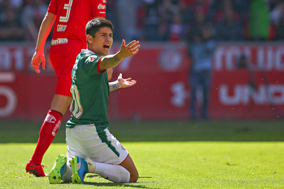 A pesar de varios intentos, Chivas no ha podido marcar el gol