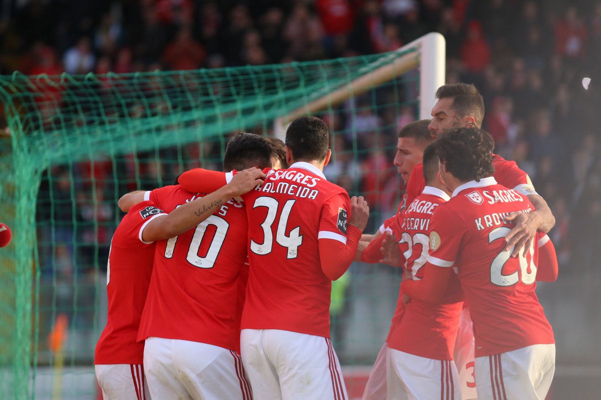 EL Benfica de Raúl Jiménez consiguió un valioso triunfo