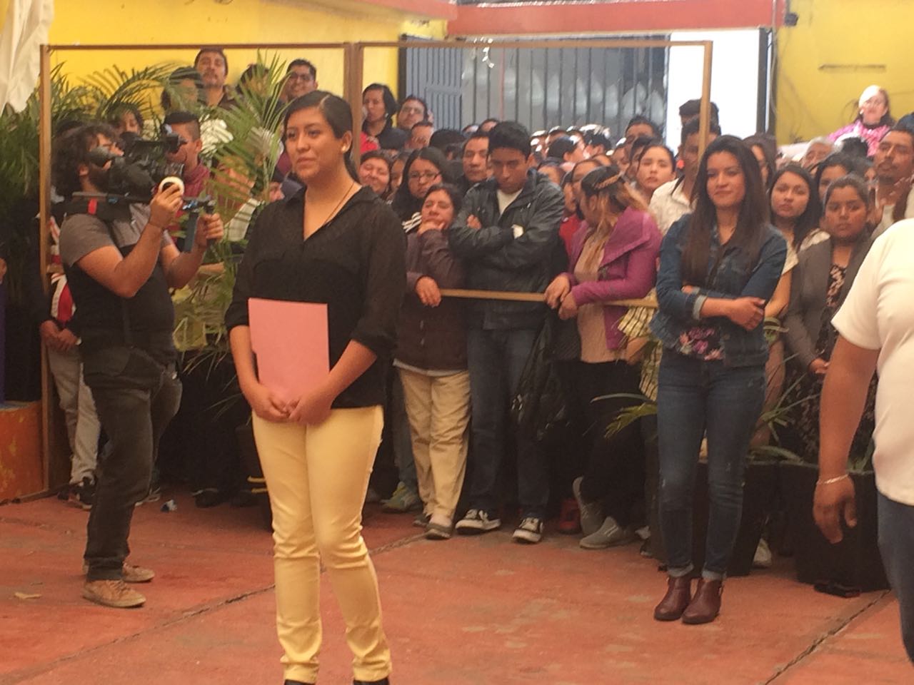 De un total 12 mujeres concursaron para obtener el papel de Virgen María, Sandra Virginia Vargas Zamora ganó el papel con 22 votos de un total de 40 v