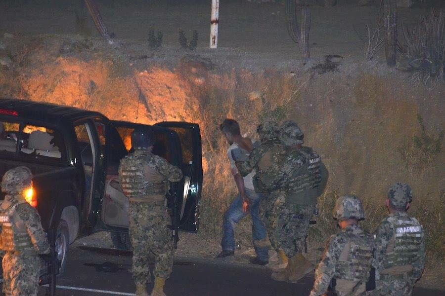 Presuntos delincuentes se enfrentaron a balazos contra efectivos de la Semar, en San José del Cabo, municipio de Los Cabos.
