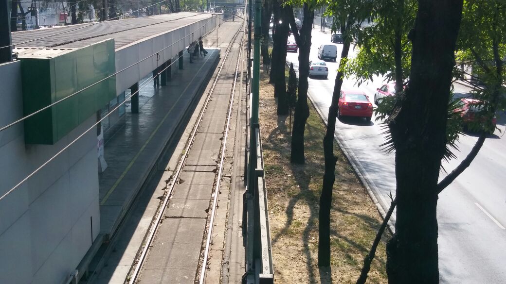 El transporte no dio a conocer las causas de la suspensión en las otras estaciones. 