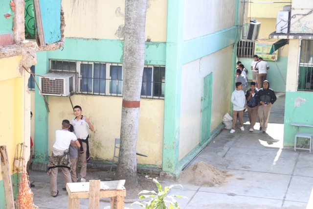 Encarecimiento de materiales afecta a escuelas.
