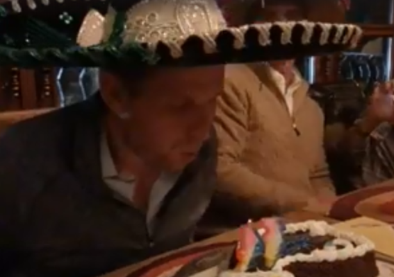 Eric Trump festejó entre mariachis y música mexicana. 