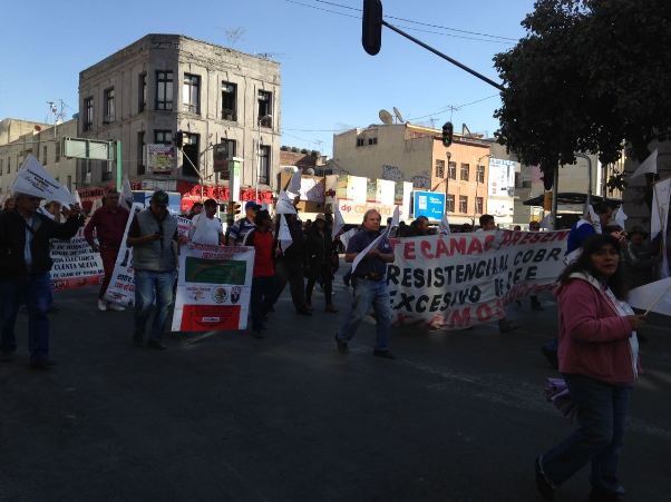 Integrantes de la ANUEE se digirieron a las inmediaciones de la Segob. 