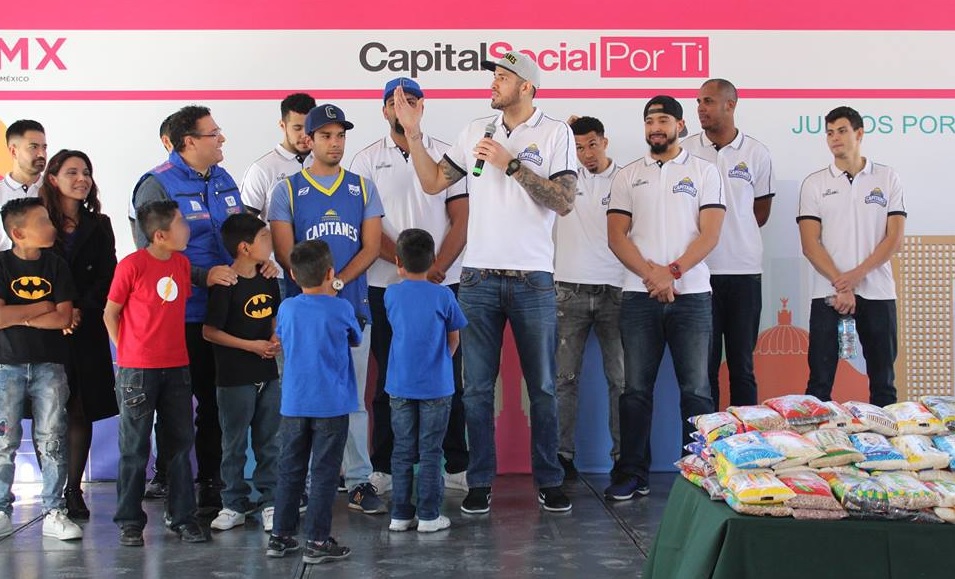 Capitanes conviven con niños de la CdMx