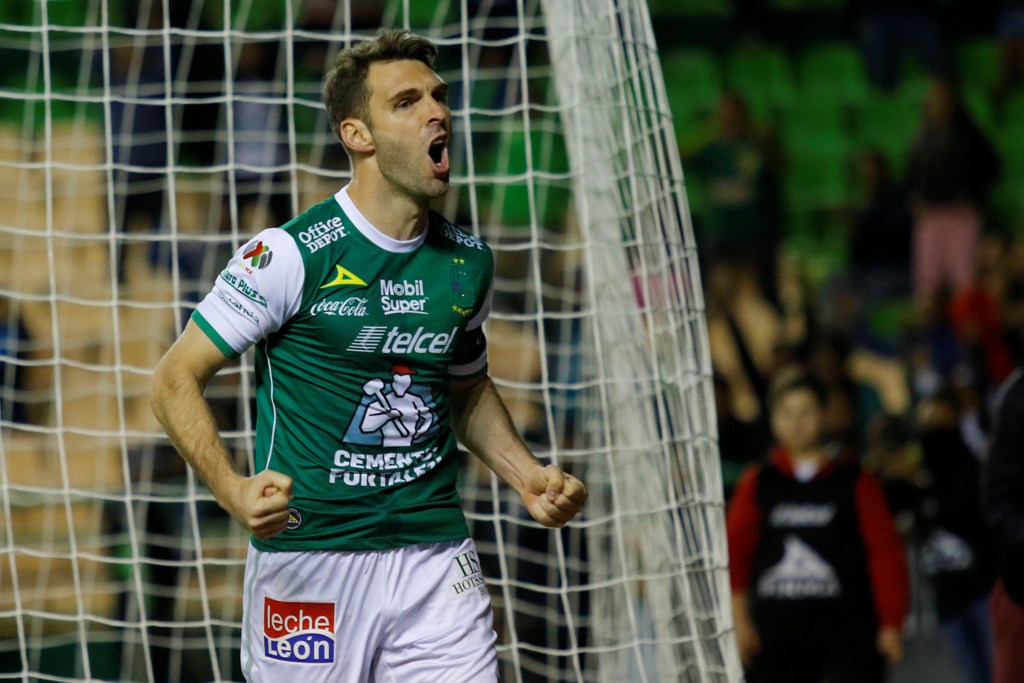 Mauro Boselli en festejo de gol 