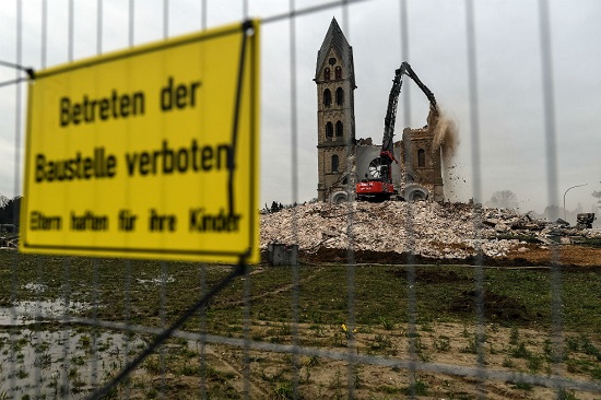 La destrucción de la iglesia de Immerath es parte del proyecto para trasladar a miles de personas para crear una inmensa mina de carbón a cielo abiert