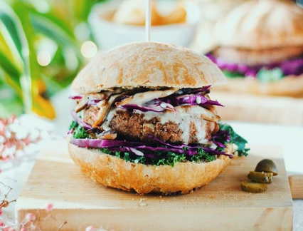 Inicia tu dieta con una deliciosa receta para preparar hamburguesas veganas. 