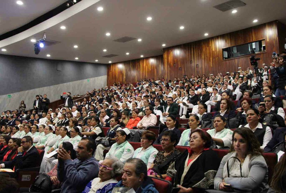 Este jueves se entregaron reconocimientos a 51 enfermeras y enfermeros de hospitales e institutos de todo el estado.