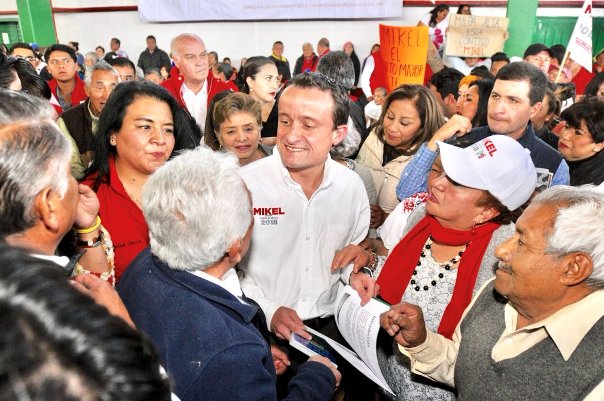Mikel Arriola estuvo en Milpa Alta, donde se reunió con personas adultas mayores.