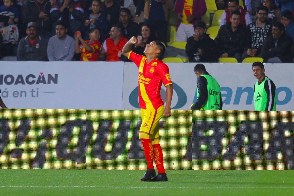 Raúl Ruidíaz en festejo de gol 