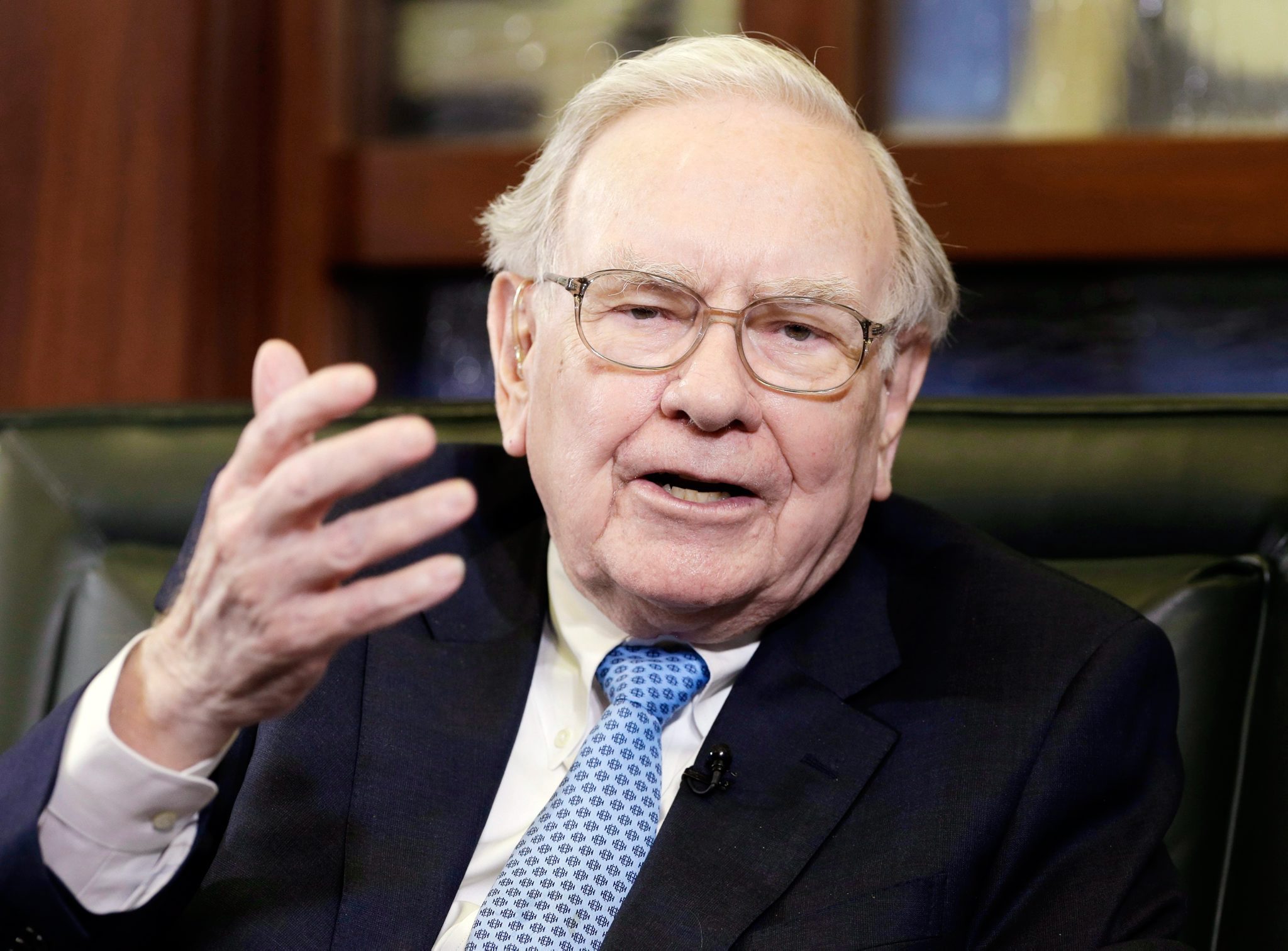 Warren Buffett subió a la vicepresidencia a un especialista en seguros (Jain) y otro en industria eléctrica (Abel).