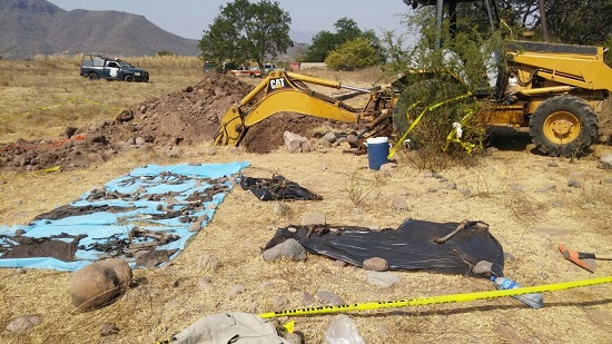 La fosa clandestina fue encontrada gracias a la denuncia anónima de un campesino de la comunidad La Gavia.