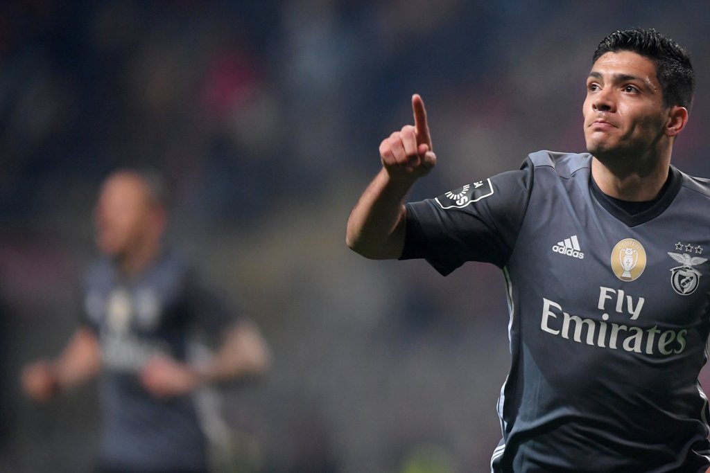 Raúl Jiménez  en festejo de gol 