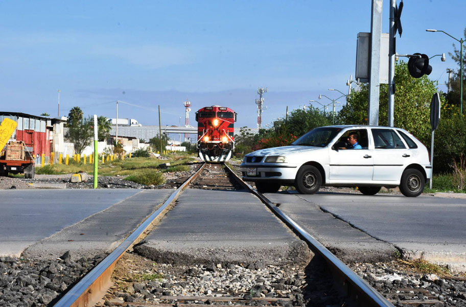 En Gómez Palacio el intenso tráfico ferroviario estrangula la ciudad.
