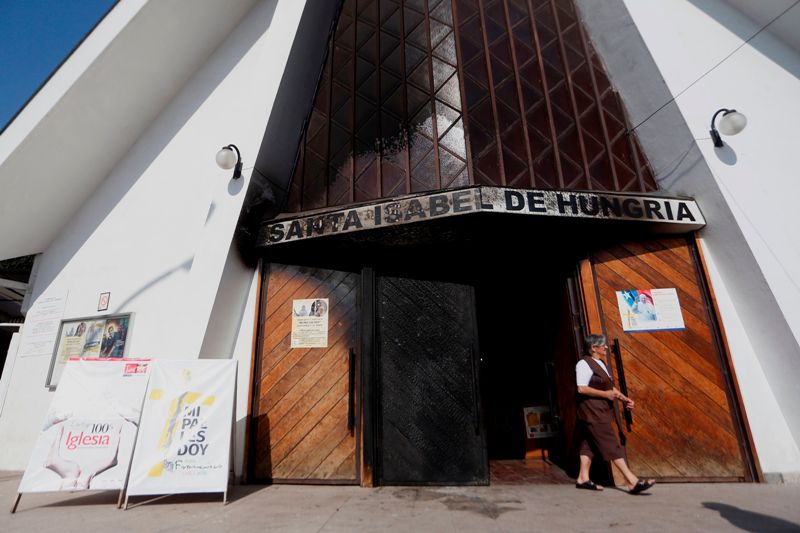 Otros tres templos fueron fueron atacadas el viernes con bombas incendiarias.