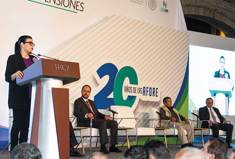 Vanessa Rubio Márquez, subsecretaria de Hacienda y Crédito Público, encabezó la ceremonia conmemorativa de los 20 años del Sistema de Pensiones en jul