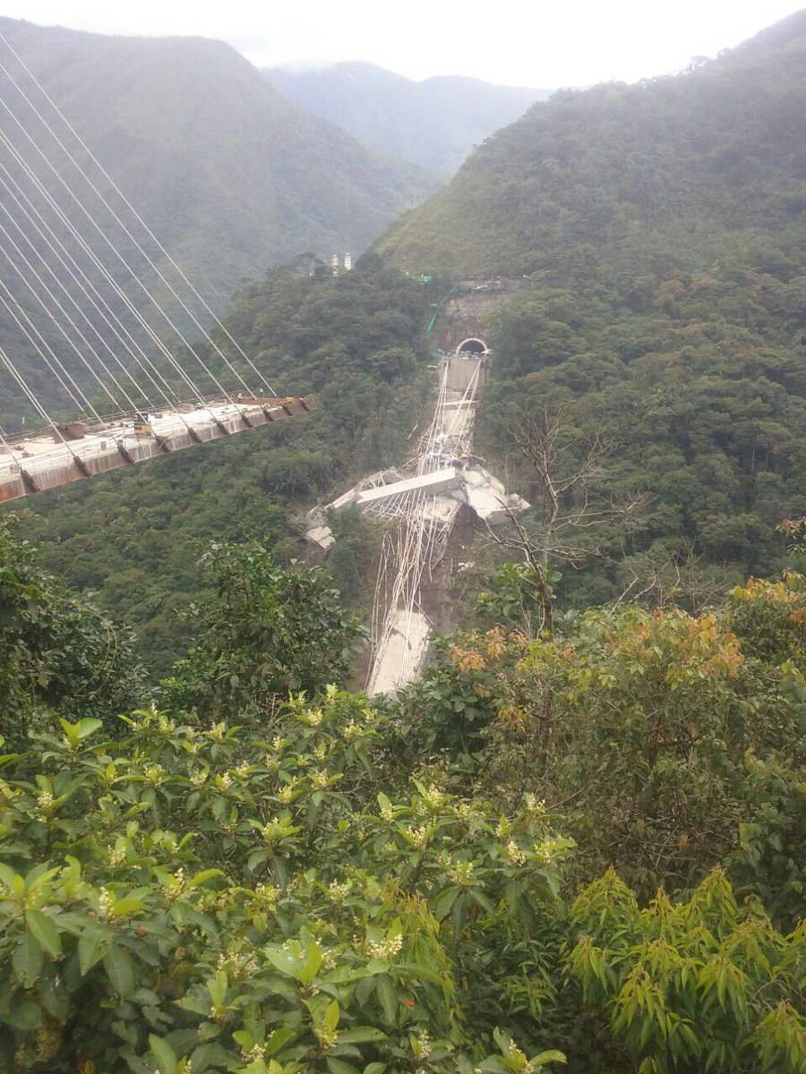 El viaducto de Chirajara es del tipo atirantado y tiene 446 metros de longitud.