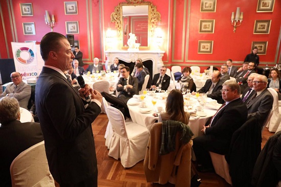 El gobernador de Sinaloa se reunió con empresarios.