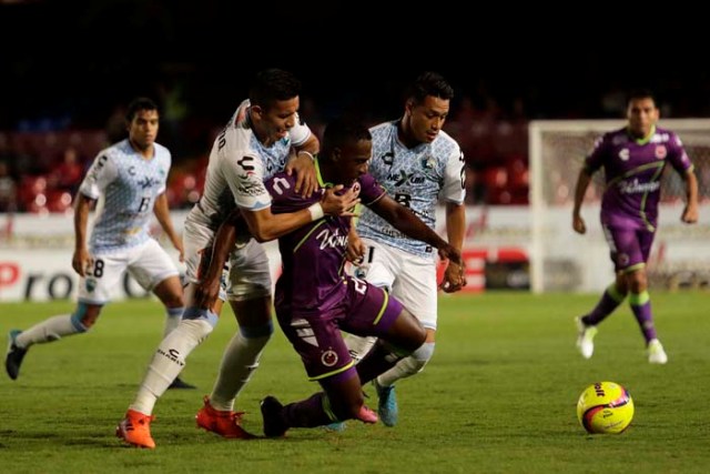 Jaiba Brava se enfrentó ante los Tiburones Rojos.
