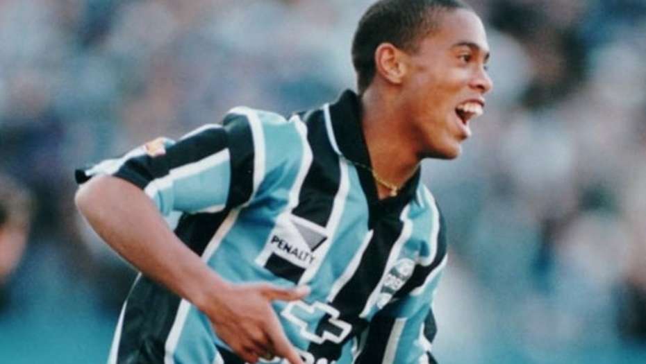 Ronaldinho defendió la playera del Gremio de Brasil  