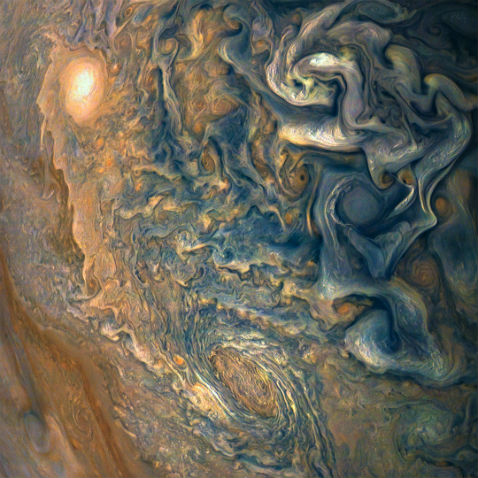 Las turbulentas y coloridas nubes de Júpiter, captadas por la sonda espacial Juno.