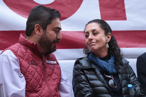 Claudia Sheinbaum estuvo en un mitin con simpatizantes de Morena en la colonia Nueva Santa María en Azcapotzalco.