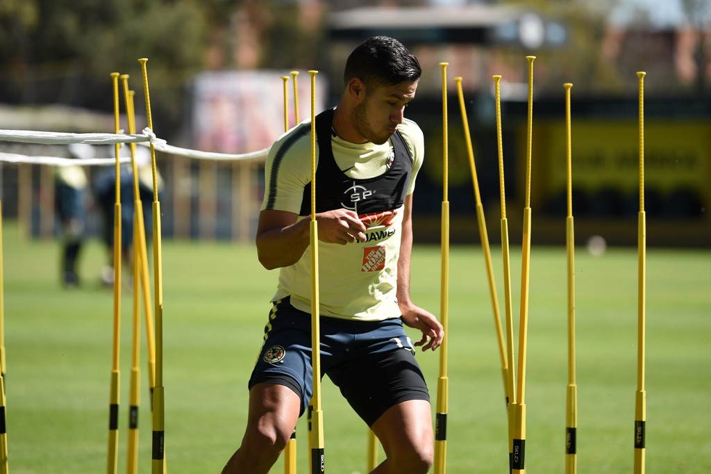 Bruno Valdez entrenando en Coapa