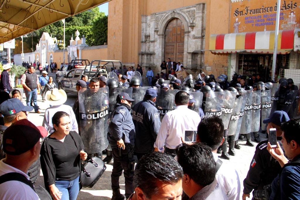 El desalojo de vendedores ambulantes en el centro histórico de Tehuacán, Puebla, busca brindar apoyo a los comercios establecidos, además de mejorar l
