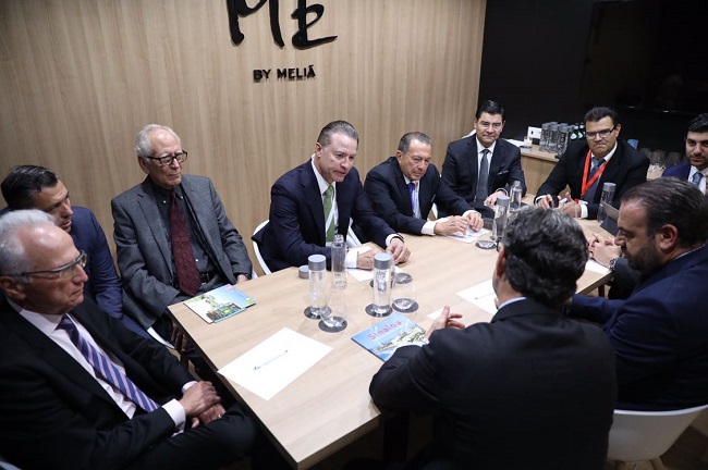 El mandatario se reunió con empresarios hoteleros de España.