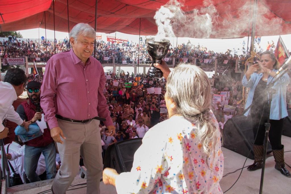 Andrés Manuel López Obrador, precandidato del Movimiento de Regeneración Nacional, duranta su visita en el municipio de Yecapixtla.