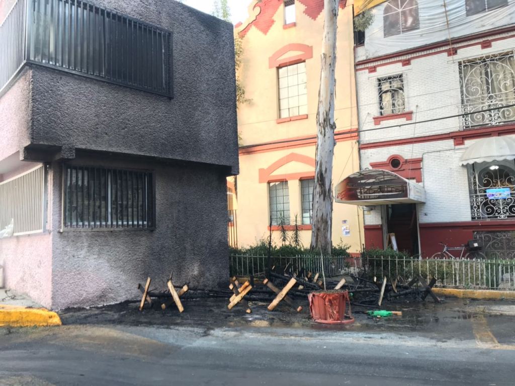 El fuego logró ser extinguido por vecinos y automovilistas.