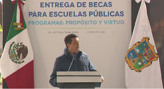El mandatario durante su discurso de la entrega de las becas.