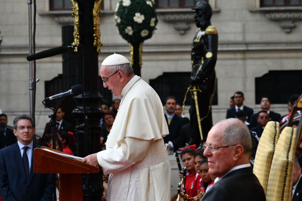 El Papa dirige un mensaje desde el palacio presidencial de Perú ante el mandatario de ese país.