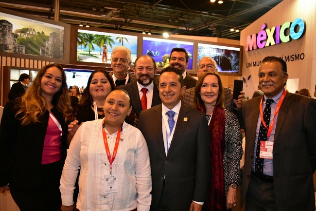 La secretaria de Turismo en Quintana Roo Marisol Vanegas, el director del Fideicomiso Cozumel Riviera Maya Darío Flota y la directora de la Oficina de