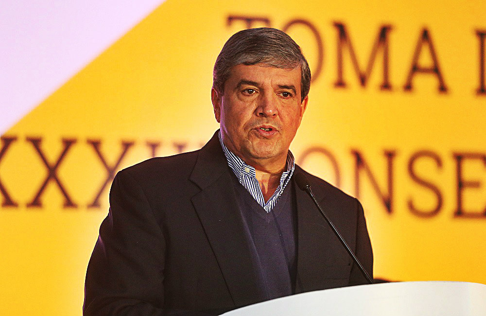 El gobernador interino de Nuevo León, Manuel González.