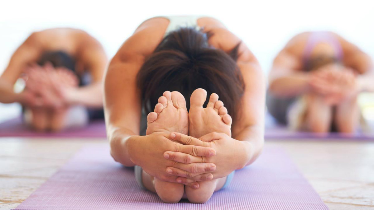 La yoga es una buena opción para cumplir con tu propósito de hacer ejercicio