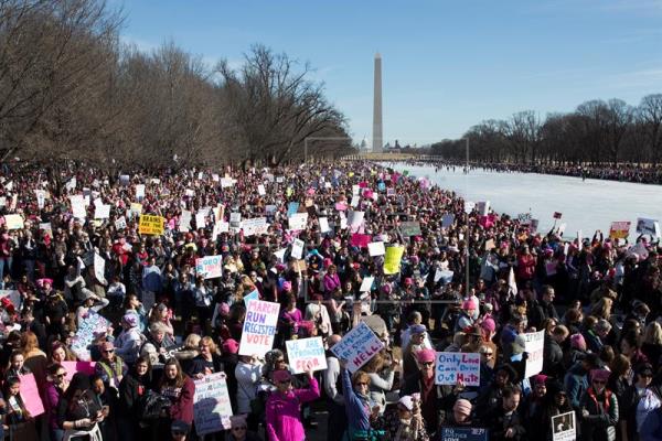 Miles de estadunidenses participaron este sábado en la "Marcha de las Mujeres, del monumento a Lincoln, en Washington.