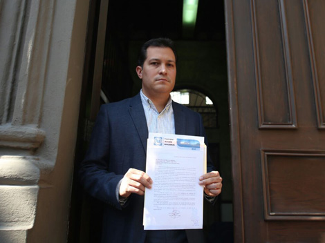 El ex panista señaló como responsables de la situación al senador Raúl Gracia Guzmán y al presidente del Comité Estatal, Mauro Guerra Villarreal.