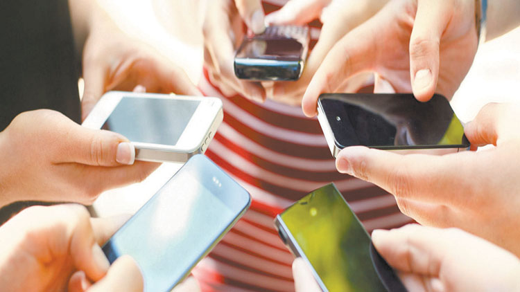 Quien tiene un "smartphone" y conexión a internet puede entrar en este mercado. 