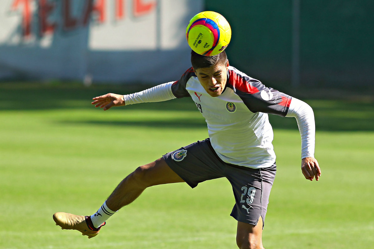 Ronaldo Cisneros debutará con las Chivas 