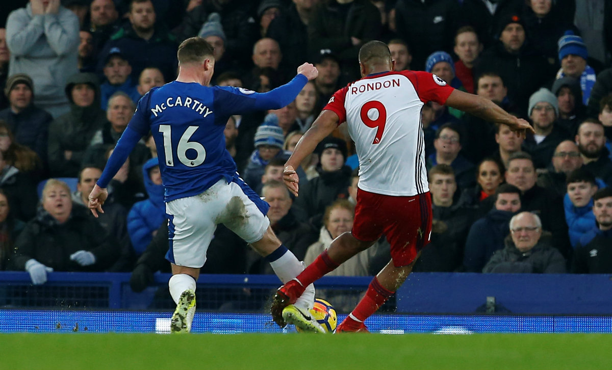 Salomón Rondón del West Bromwich fractura accidentalmente a jugador del Everton