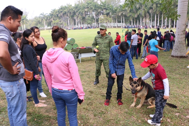 Con paseo dominical buscan cambiar percepción de ejército.