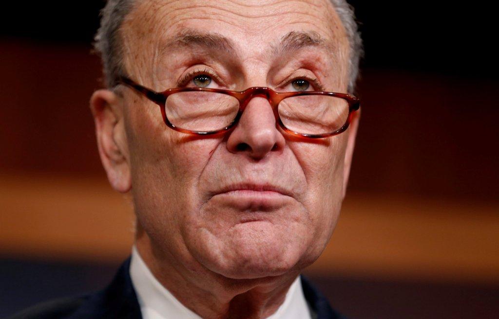 Funcionarios de la Casa Blanca dicen que Trump se siente traicionado por Schumer y no lo ve ahora como un negociante honesto.
