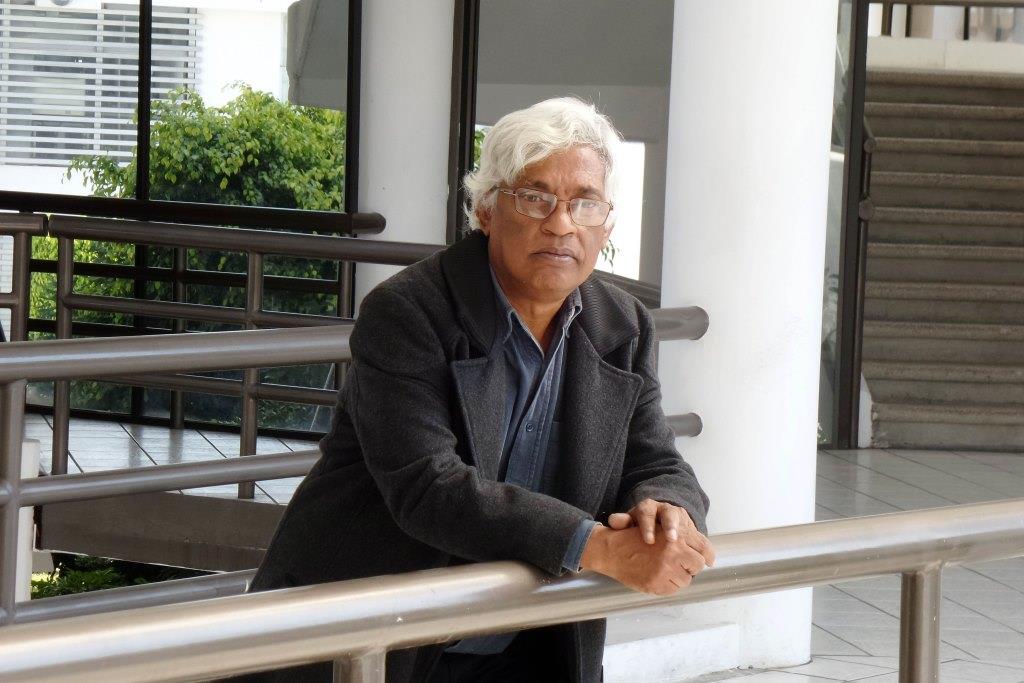 Jorge Bustamante González, miembro del Cuerpo Académico Análisis Matemático, se dedica a estudiar, principalmente, la Teoría de la Aproximación.