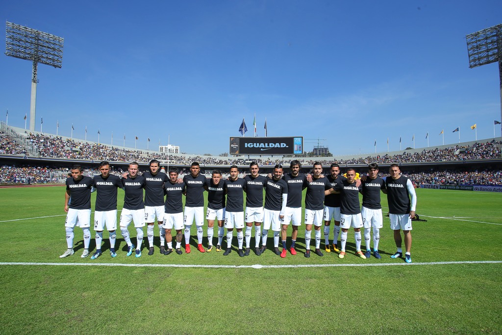 Jugadores de Pumas portan la playera de 'Igualdad'