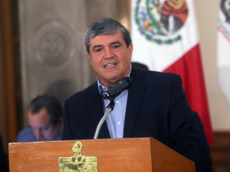 Manuel González, gobernador interino de NL. 