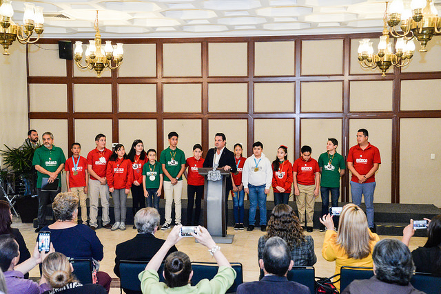 Los 12 participantes visitaron al gobernador Aristóteles Sandoval Díaz durante la mañana de este lunes.